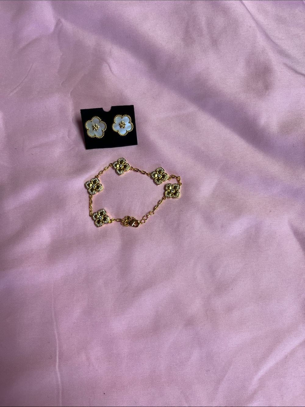 Gold Floral Link Bracelet with White Flower Stud Earrings najure brand